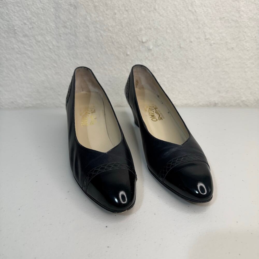 Salvatore Ferragamo Bowling Black Calf & Patent Leather Dress Pumps Size 8.5 AA